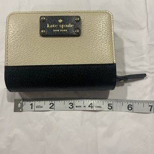 Kate Spade bi-fold Zip-up Wallet - NWOT